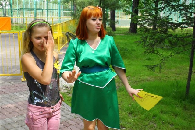 Сказочные персонажи развлекали детей в парке Биробиджана