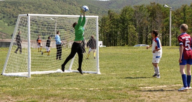 Финал футбольного турнира "Спорт против подворотни" открылся на Сахалине