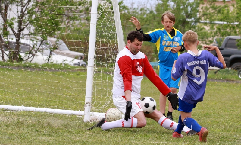 "Школьная" выиграла сахалинский турнир по футболу "Спорт против подворотни"