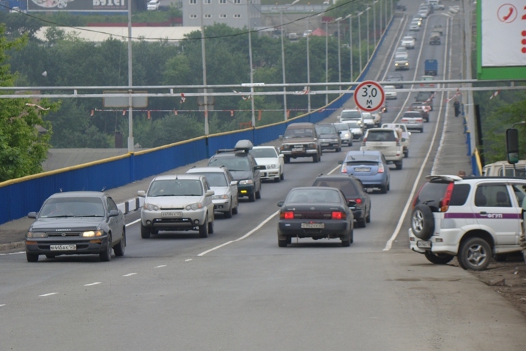 Знаки на мосту ограничивают высоту авто Ильдар Хабиров