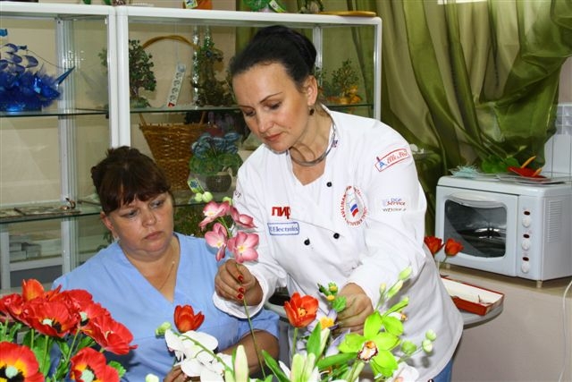 Сахарные цветы научились готовить в Биробиджане