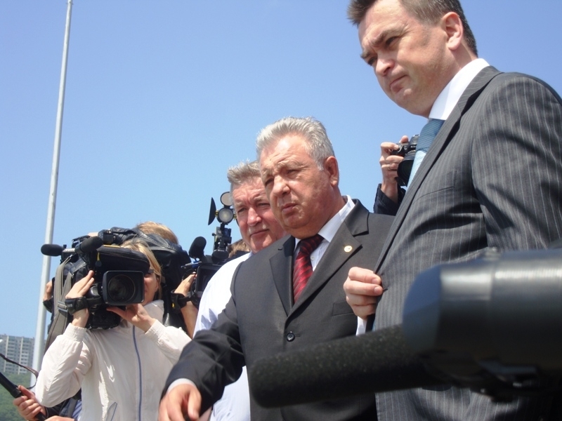 Виктор Ишаев на месте обрушения трассы Юлия Пушкина