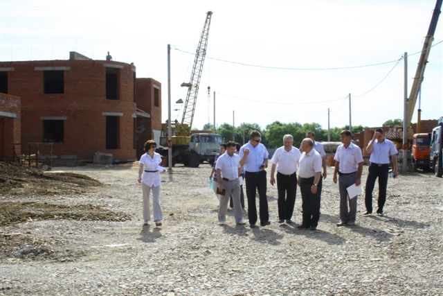 Губернатор ЕАО осмотрел будущие коттеджные поселки в экологически чистых районах города