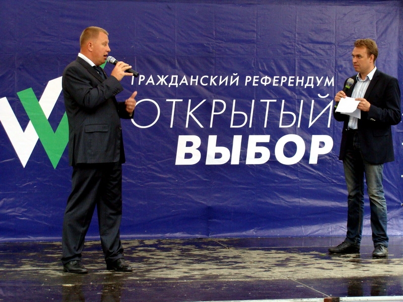 Свою программу излагает Дмитрий Пенязь Юрий Евдан