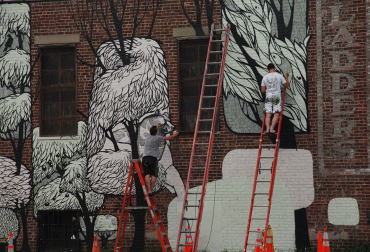 Художники в процессе создания шедевра http://www.brooklynstreetart.com