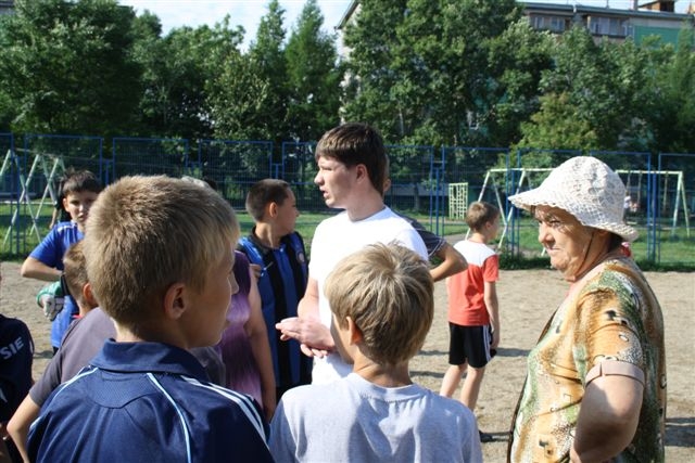 Главный тренер команды, она же председатель домового комитета Зинаида Мошененкова