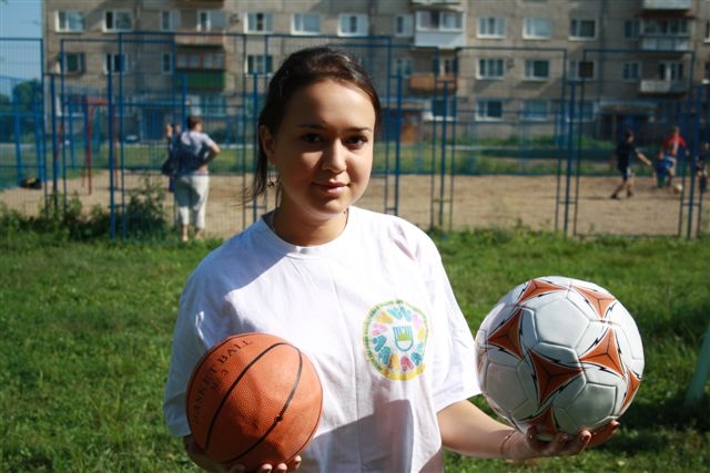 Парламентарий Люба Шварцман помогает проводить соревнования