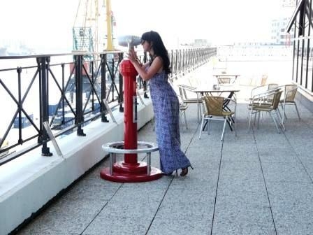 На смотровой площадке морвокзала установлена зрительная труба 