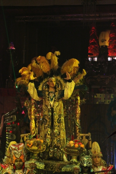 Дрессировщик Гия Эрадзе, руководитель шоу "Пять континентов"