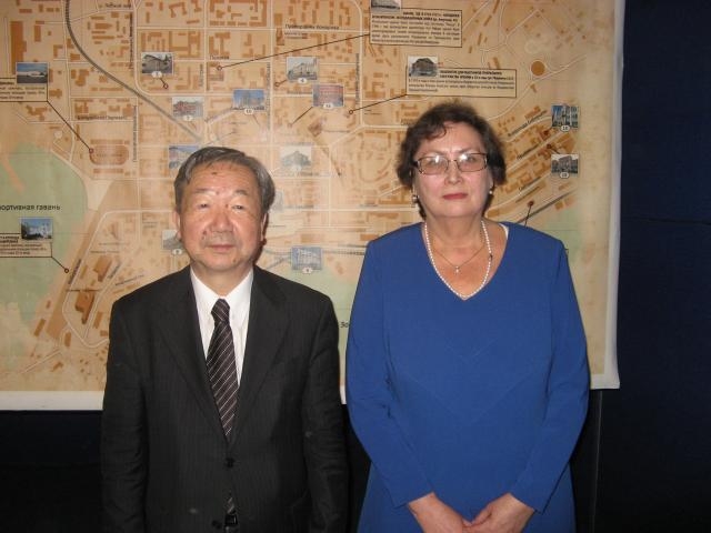 Проф. ДВФУ Зоя Моргун и ректор университета Осаки г-н Фудзимото