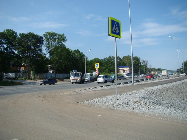 Разрыв лееров на Океанской: водители игнорируют разметку