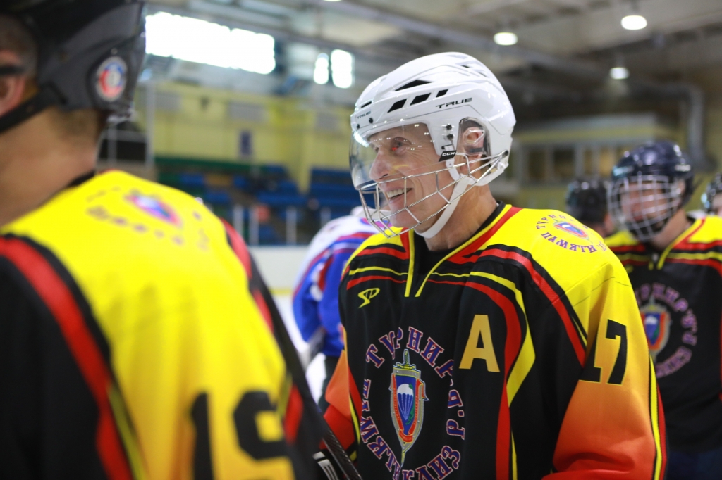 Кожемяко сыграл в хоккей в Уссурийске Иван Дякин (Правительство Приморского края)