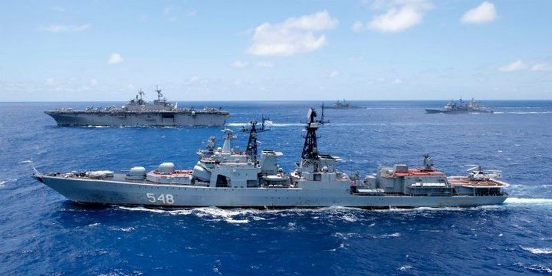 Моряки отработали несколько упражнений совместно с фрегатом ВМС США "Гэри" Пресс-служба ТОФ