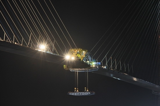 Соединение моста на остров Русский