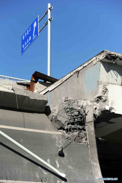 Мост обвалился http://russian.news.cn/social/2012-08/24/131804685_61n.jpg