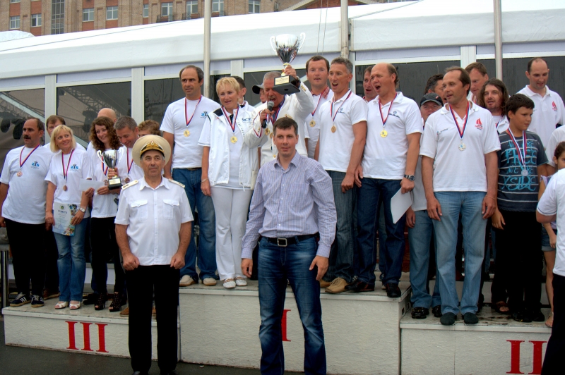 В течение 10-ти гоночных дней за призовые места боролись более 500 яхтсменов из 18 городо