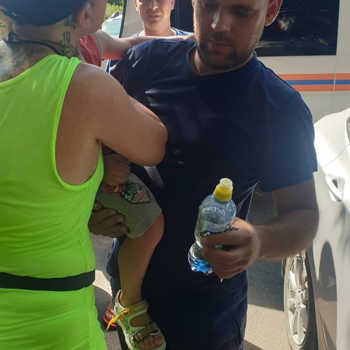 В Новороссийске родители заперли ребенка в машине на жаре и ушли instagram.com/alekseioderov (12 )