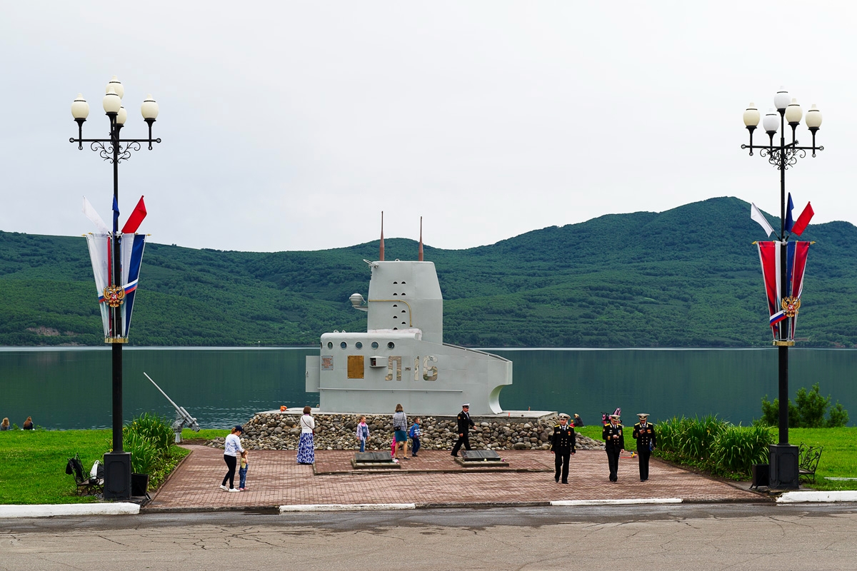 Памятник экипажу подводной лодки Л-16