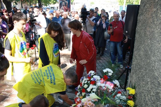 Мемориальная доска Михаилу Аксельроду открыта в Биробиджане