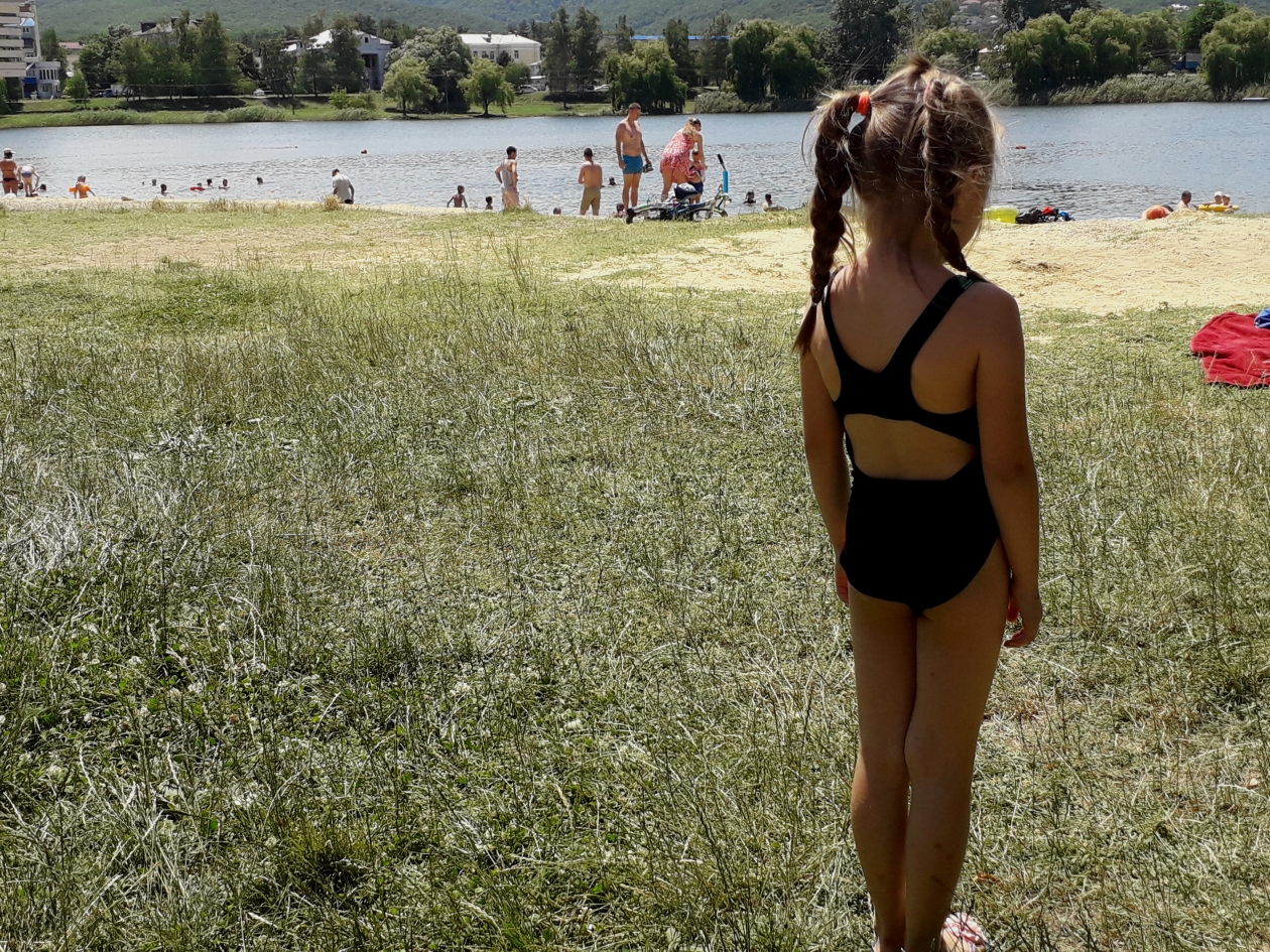 девочка на озере Людмила Лата, ИА KrasnodarMedia