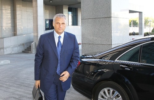 Александр Хорошавин прибыл на встречу с Алексеем Миллером