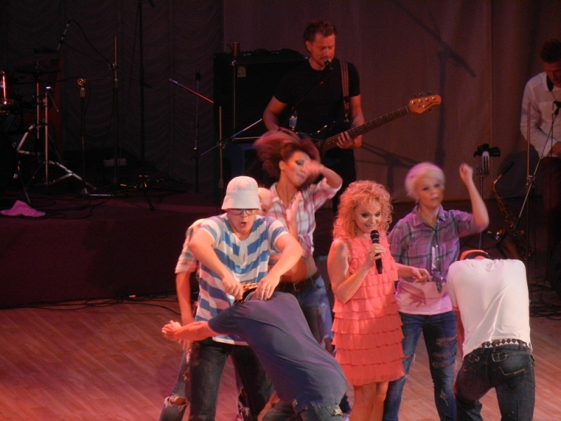 Лариса Долина выступила после торжественной церемонии в Биробиджане