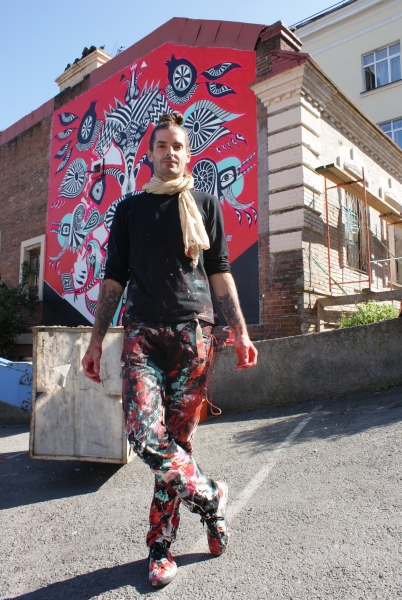 Художник Карлито Дальседжио расписал фасад во Владивостоке