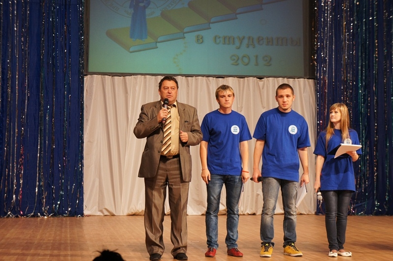 Первокурсников поздравляет Лев Гринкруг