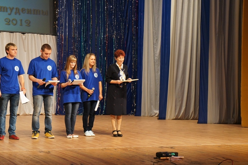 Благодарность от правительства области передает Валентина Прилепко