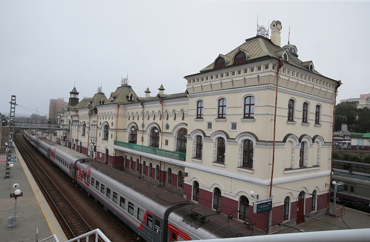 Путешествовать поездом можно со скидкой - рассказали в правительстве Приморья правительство Приморского края