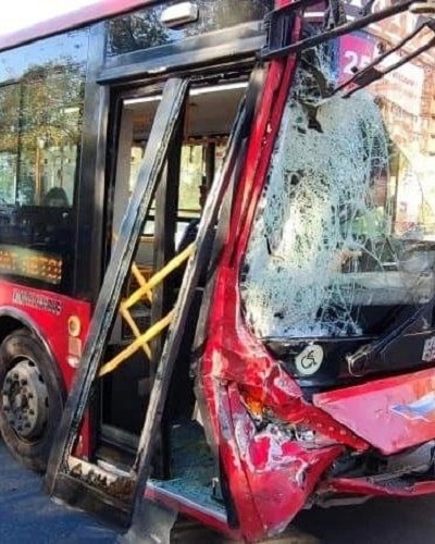 Поврежденный автобус @chp_khv