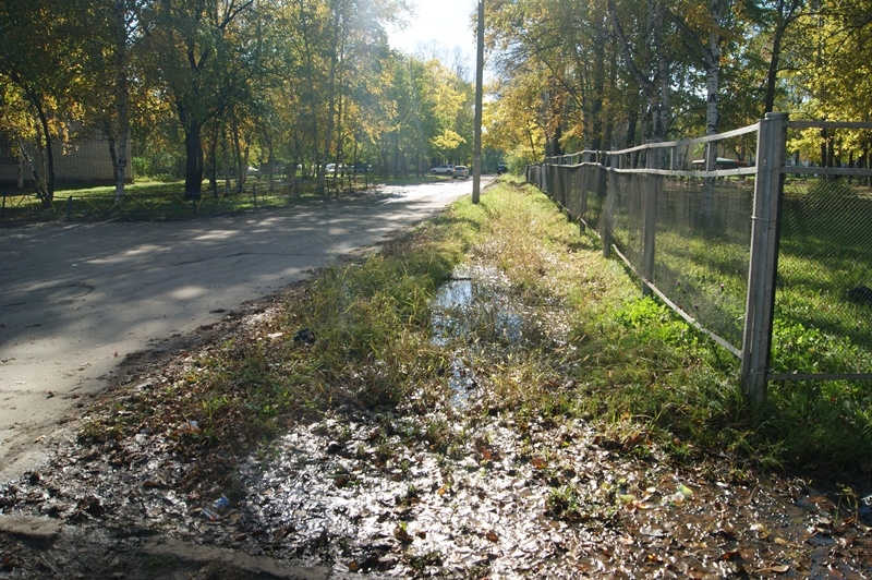 Огромные лужи в канавах