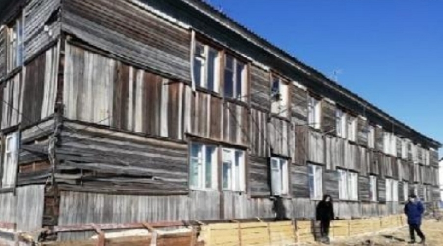 Добиться нового жилья обитателям опасной деревяшки в Биробиджане помогла прокуратура прокуратура ЕАО