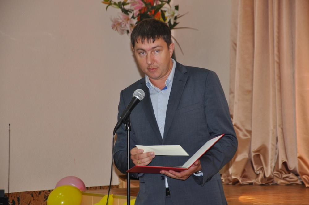 Павел Серебряков поздравляет колледж с 50-летием