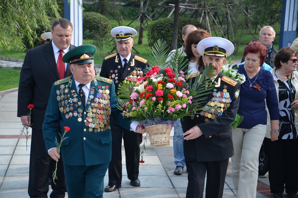 Возложение цветов Юрий Евдан