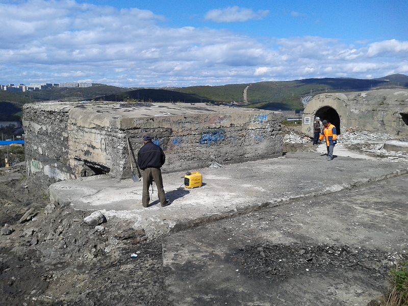 На территории уже ведутся работы по восстановлению батареи