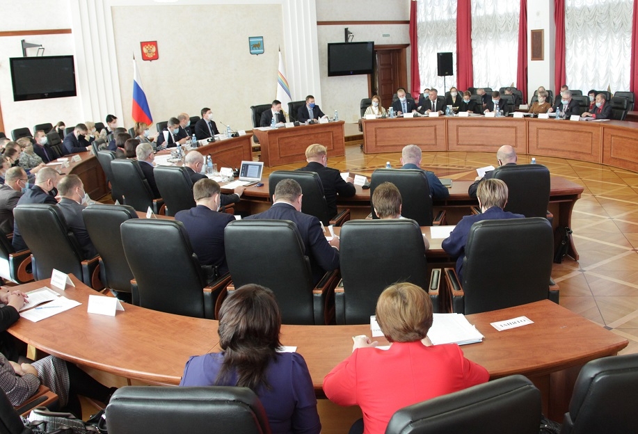 На очередном заседании Законодательного Собрания депутаты рассмотрели более 30 вопросов http://zseao.ru/