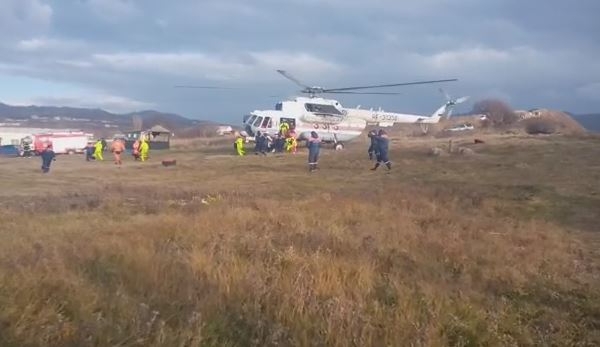 В Приморье вертолетом эвакуировали экипаж с севшего на мель контейнеровоза очевидцев