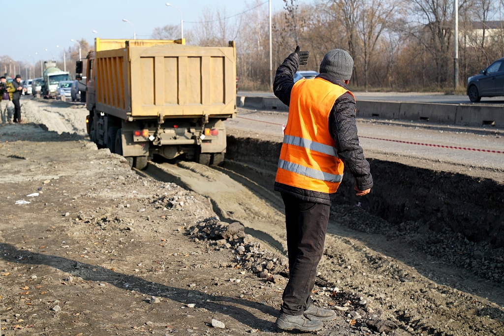 Более одного километра дороги отремонтировали на проспекте 60-летия Октября в Хабаровске Пресс-служба администрации Хабаровска