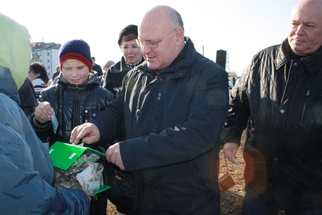 На месте строительства православного храма в Биробиджане освящен крест