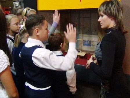 Биробиджанские шестиклассники познакомились с историей пожарной охраны