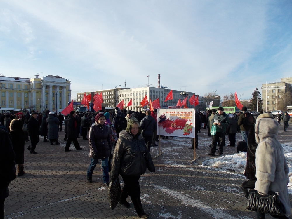 Коммунисты провели митинг, посвященный 95-летию октябрьской революции, в Иркутске