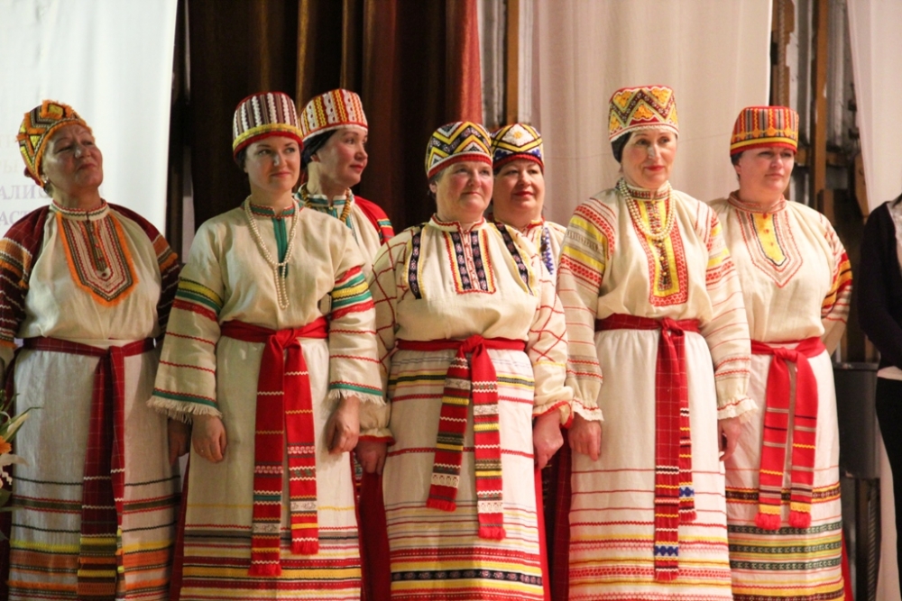 Сахалинский дом народного творчества в Южно. Поет село мое родное. Украина деревня хор.