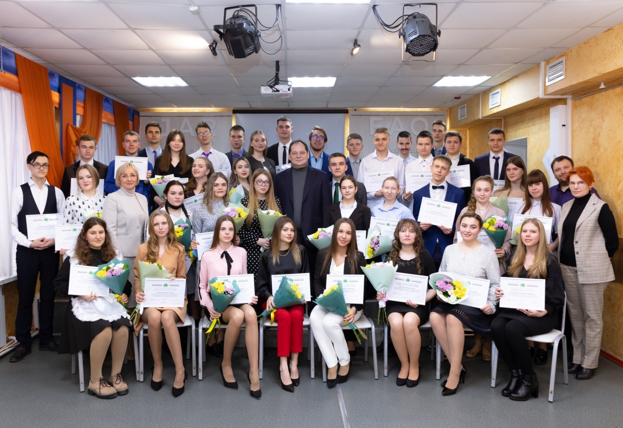 Премии талантливой молодёжи ЕАО вручил Ростислав Гольдштейн в Татьянин день правительство ЕАО