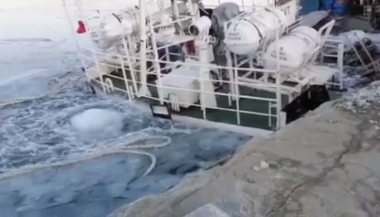 Краболов затонул в порту Зарубино в Хасанском районе скрин видео очевидцев