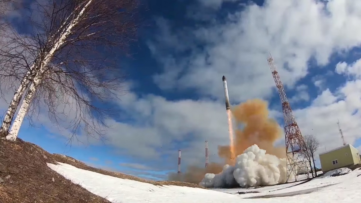 Запуск ракеты "Сармат" Минобороны России
