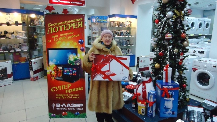 Счастливые обладатели призов предоставлено компанией