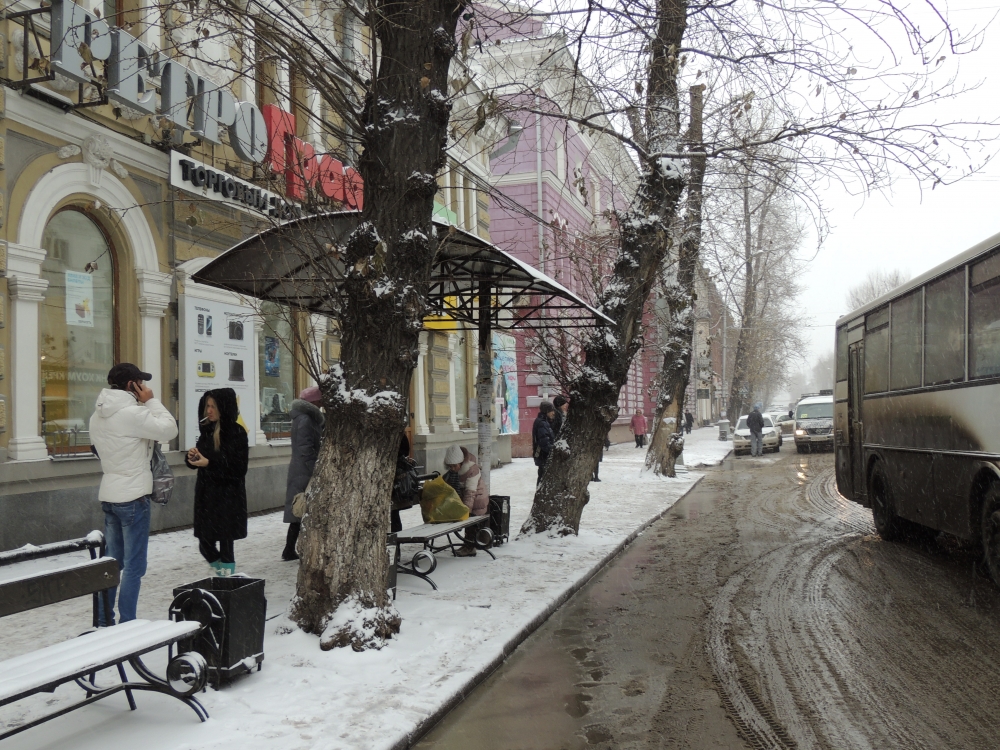 В иркутске на остановке. Остановка сапожок Иркутск. Сапожок Иркутск Карла Маркса. Остановка сапожок на Карла Маркса в Иркутске. Карла Маркса остановки Иркутск.