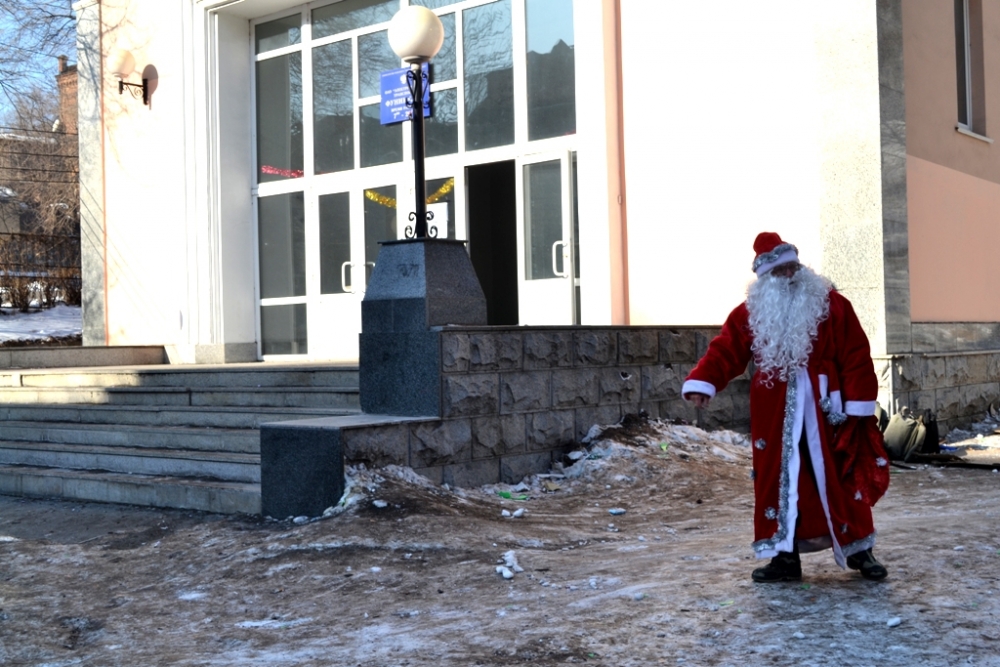 Дед Мороз поздравил пассажиров фуникулера