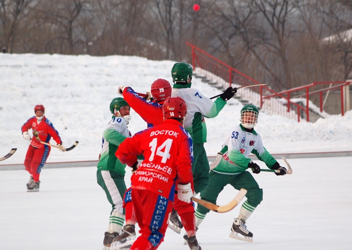 Проигрышами для команд ЕАО обернулся второй день борьбы за Кубок ДВ по хоккею с мячом